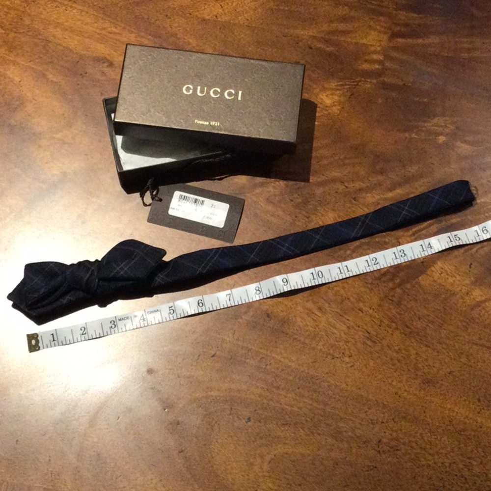 NWT $165 GUCCI MEN'S BOW TIE  COMES WITH BOX - Picture 5 of 8